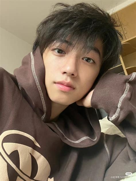 ⋆ sɪʀʏʟɪɴ.🪐 | Cute asian guys, Cute korean boys, Boyfriend pictures
