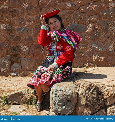 Indigenous Quechu Woman with Traditional Clothing, Peru Editorial Stock ...