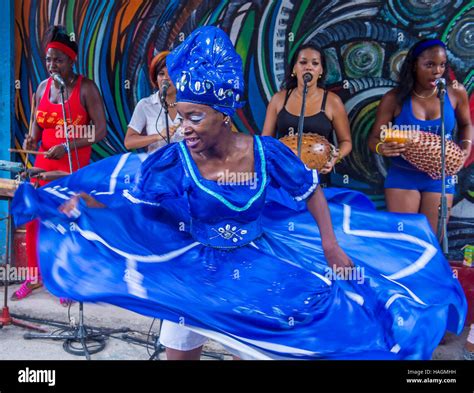 Cuba salsa dance hi-res stock photography and images - Alamy