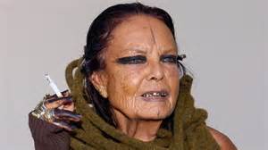 Chi è Michèle Lamy, la donna coi denti d'oro e le dita coperte d ...