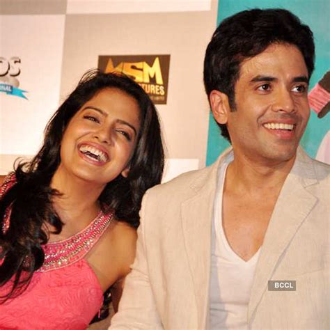 Cast of the movie Bajatey Raho, Ranvir Shorey, Vinay Pathak, Vishakha ...