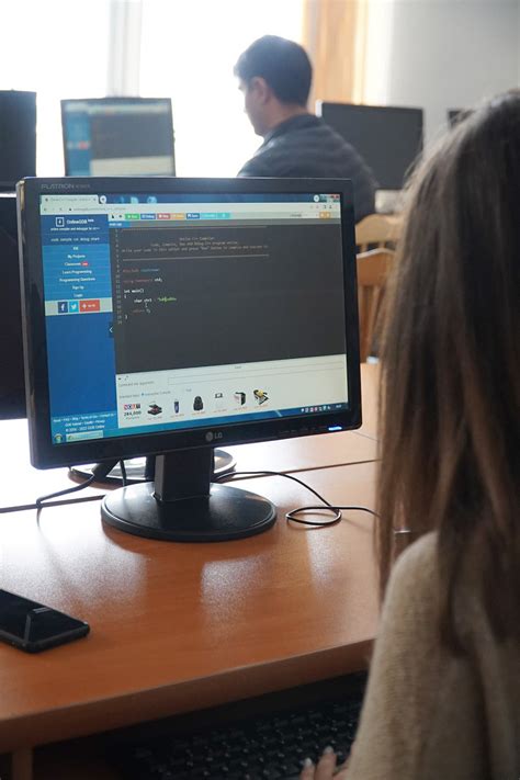 Charusat University Computer Lab 的图像结果