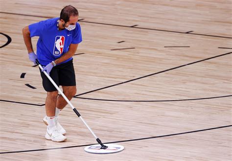 How much do NBA waterboys make? A look at salary and job responsibilities