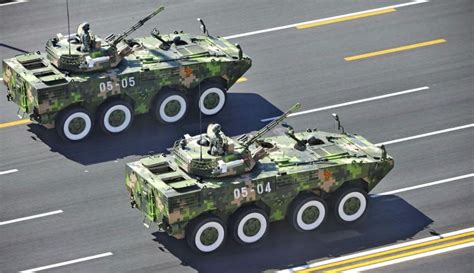 中国装甲车辆掠影：大八轮究竟是08式还是09式？_凤凰网