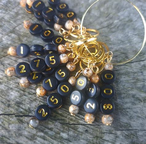 Black/Gold Cast-on Stitch Counters in knitting (Set of 12) - Nifty Needles