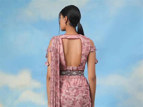 40+ Stunning Backless Blouse Designs for the Divas