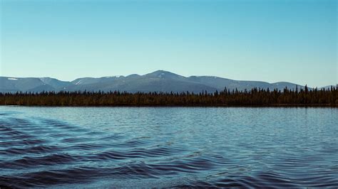 Download wallpaper 2560x1440 mountains, lake, horizon, trees, ripples ...