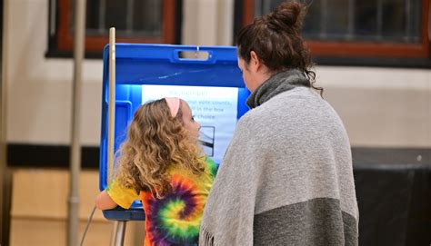 St. Paul mayor: Kaohly Her wins in upset over Melvin Carter – Twin Cities