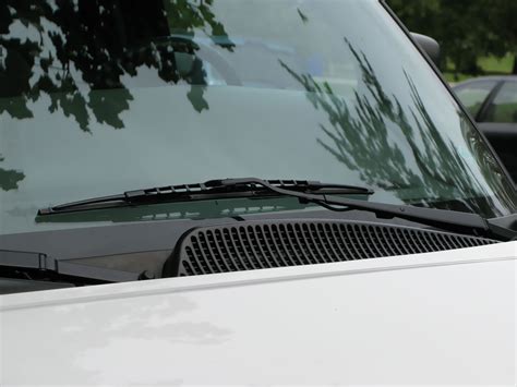 Windshield wipers: expert car cleaning Perth company suggests how you can make them last longer