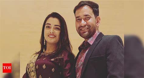 This picture of Amrapali Dubey with her “handsome” friend Nirahua will ...