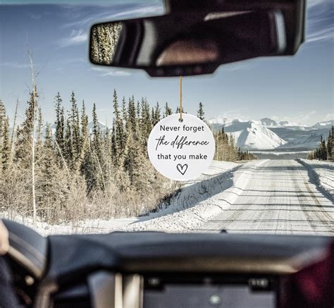 PNTKION Letrero redondo de cerámica con texto en inglés Never Forget ...