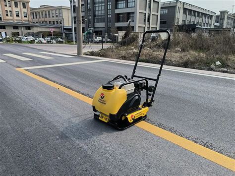 Using Plate Compactor On Pavers 的图像结果