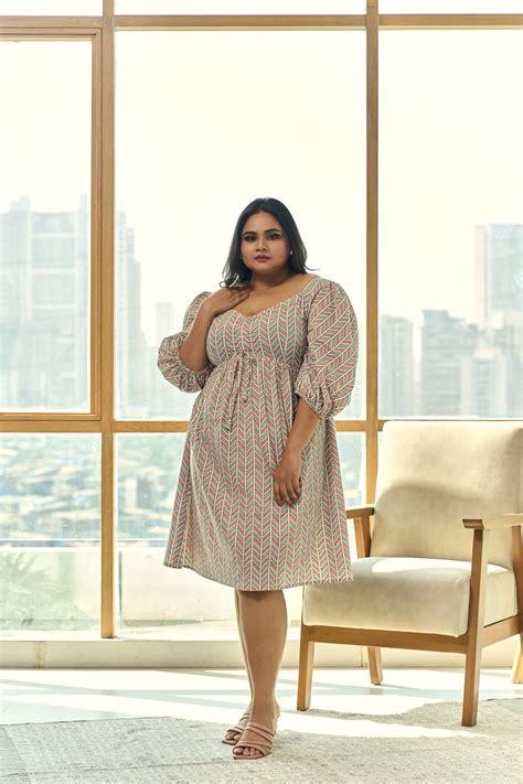 Muted Pink & Blue Chevron Print Short Dress – Nangaliaruchira