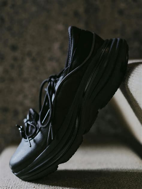 瑪莉珍＋厚底跑鞋 跨界顛覆｜HOKA Bondi Mary Jane 新鞋型發售情報公開 - KEEDAN.COM