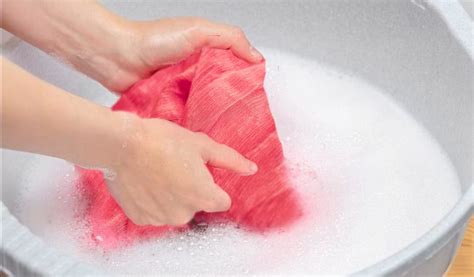 How To Wash Silk Clothes: Hand Wash & Machine Wash