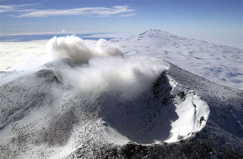 Mount Erebus | Volcano, Eruption, Antarctica, Crash, & Facts | Britannica