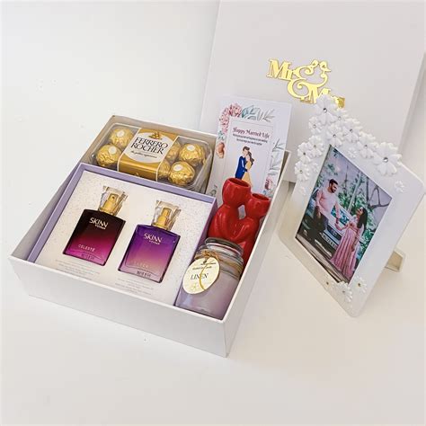 Best Wedding Gift Ideas For Couple | Marriage Gifts Online