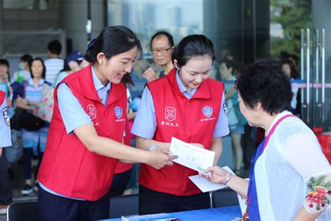 深圳机场8日凌晨迎来入境免隔离后首批旅客，T3航站楼国际入境区域恢复启用