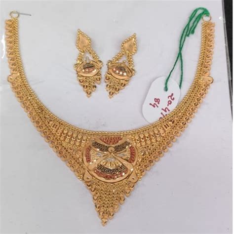 Buy quality 22 carat gold ladies necklace set RH-LN920 in Ahmedabad
