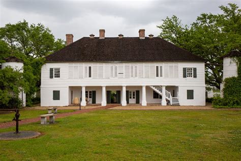 Big White Plantation House at Della Gonzales blog