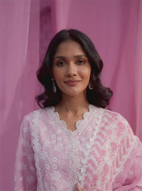 Mulmul Cotton Adhira Pink Kurta With Mulmul Cotton Fiza White Pant