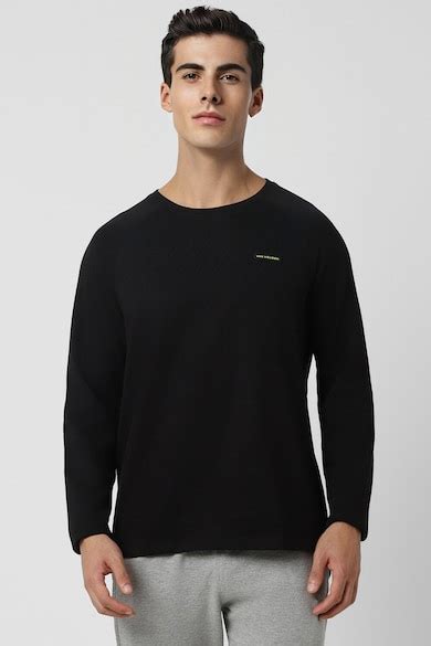Buy Men Black Solid Crew Neck T-shirt Online - 953493 | Van Heusen