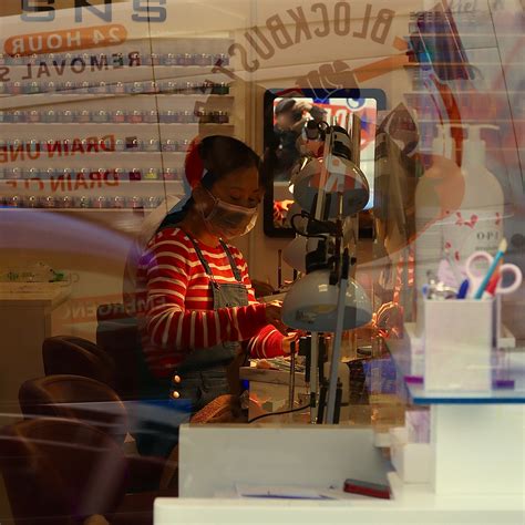 People in Town Photography 的图像结果