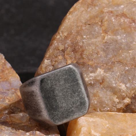 Solid Signet ring in Vintage oxidized finish – ARMOUR 925