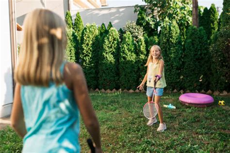 Kids Playing Badminton 的图像结果