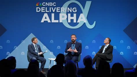 With Paramount’s winning WBD bid, David and Larry Ellison are amassing a media empire | CNN Business