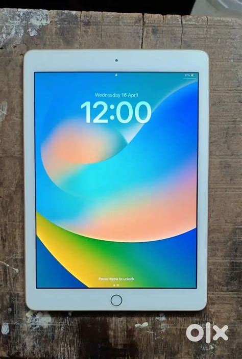 Apple iPad - Tablets - 1805715941