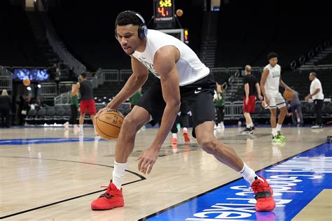 Giannis Antetokounmpo Is Making 'Progress' from Back Injury, Bucks ...