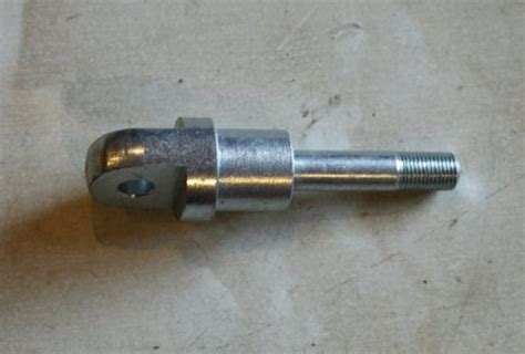 BSA Pillion Footrest Anchor Bolt 38" BSC/26TPI | BRITISH Only Austria ...