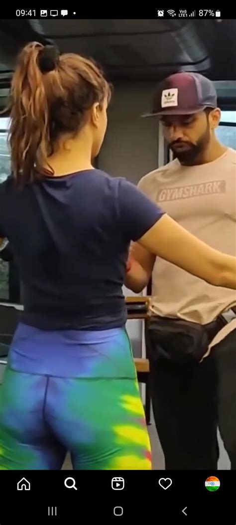 Shraddha's cute ass wants some dry humping : r/faptodesiactress