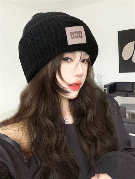 [Geroosterde kastanjes in met suiker bedekt verwarmd zand met suiker ...