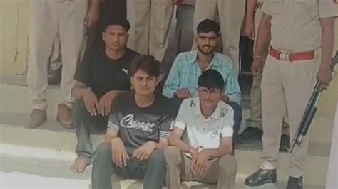 करौली में पुलिस की बड़ी कार्रवाई, सोशल मीडिया पर हथियार लहराने वाले चार ...