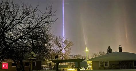 light pillars canada: Canada night sky dazzles with stunning light ...