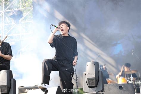 实拍北京迷笛音乐节：各种年轻人的狂野奔放(组图) - 文娱体育 - 倍可亲