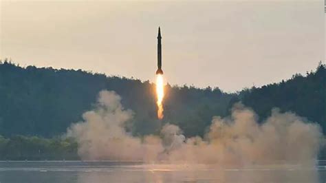 昨夜今晨 | 朝鲜疑似发射两枚近程导弹；农夫山泉将推咖啡饮品 | 第一财经杂志