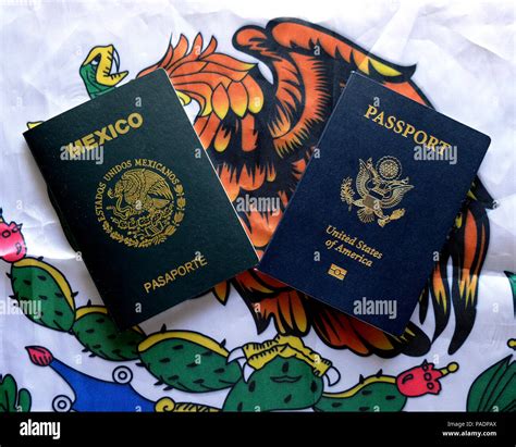 Mexican flag border background hi-res stock photography and images - Alamy