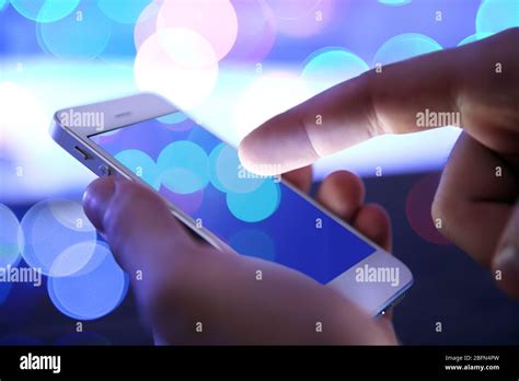 Mobile Phone in Hand 的图像结果