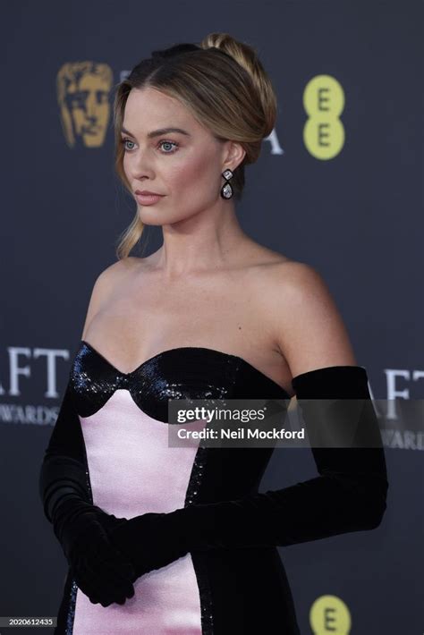 LONDON, ENGLAND - FEBRUARY 22: Gracie Abrams attends the 2026 EE BAFTA Film Awards at The Royal Fest