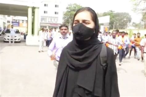 हिजाब विवाद : 'अल्लाह-हू-अकबर' के नारे लगाने वाली छात्रा ने कहा, अदालत ...