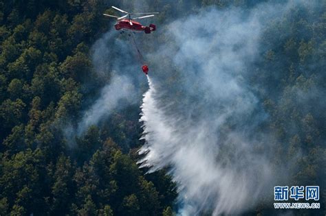 “探秘”直升机灭火：5秒钟精准洒下3吨水[组图] _ 图片中国_中国网