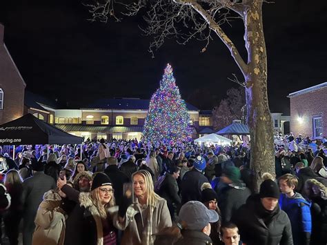 Toms River Tree Lighting & Santa Arrival, Toms River Town Hall, 1 ...