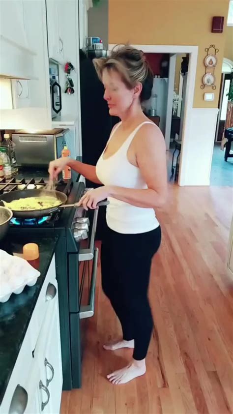 Katy Bellissima | Any hungry men out there!! 😉💋 ⁠ #fyp #foryou #authentic #viral | Instagram