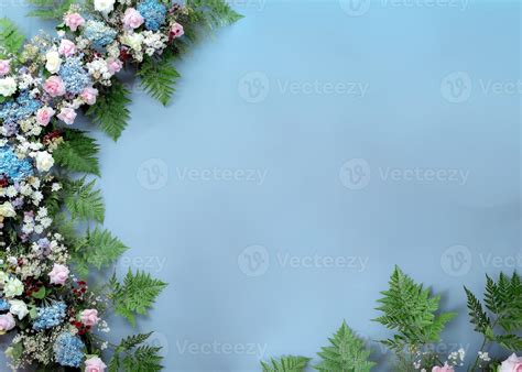 Flower arrangements. Flower and leaf pattern. List layout, copy space ...