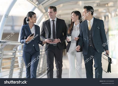 Business People Walking Past Each Other 的图像结果