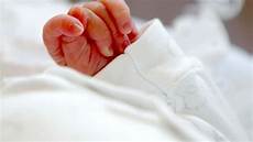 nascere in casa la bimba ha fretta di nascere donna partorisce in casa il nascere in casa la bimba ha fretta di nascere donna partorisce in casa il