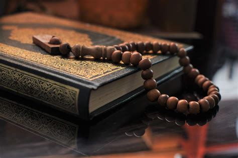 5 Ace holy Quran with tasbih |Islamic Poster|Religious Poster|Quran ...